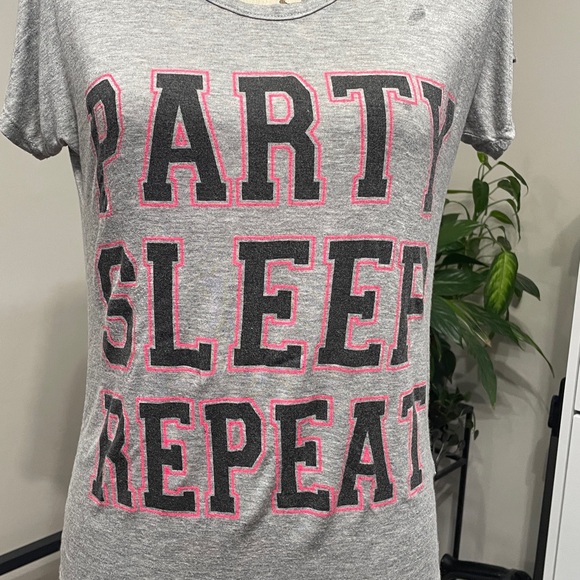 Juniors shredded back tee - Picture 2 of 8